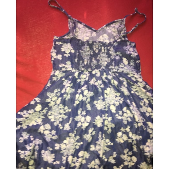 Dresses - Picture 2 of 7